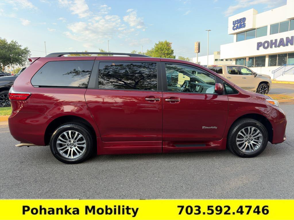 Used 2020 Toyota Sienna XLE w/ XLE Navigation Package FWD image 8