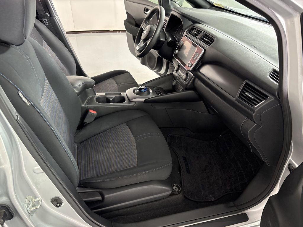 Used 2022 Nissan Leaf S image 32