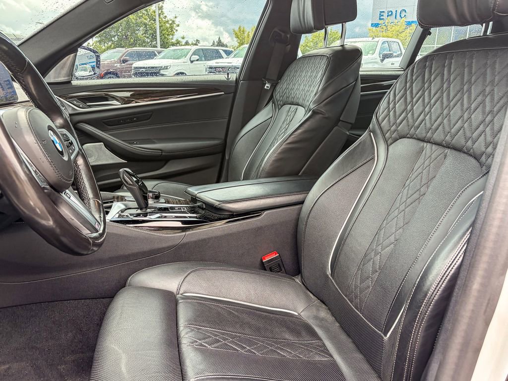 Used 2021 BMW M550i xDrive w/ Dynamic Handling Package image 9