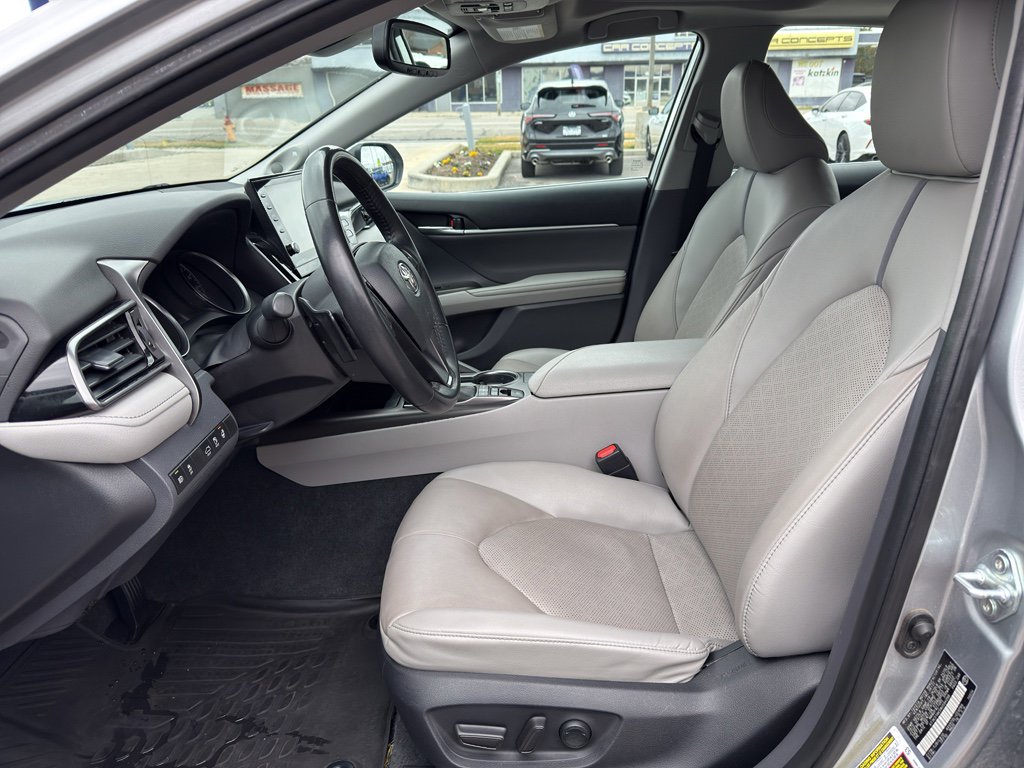 Used 2022 Toyota Camry XSE w/ Navigation Upgrade Package image 9