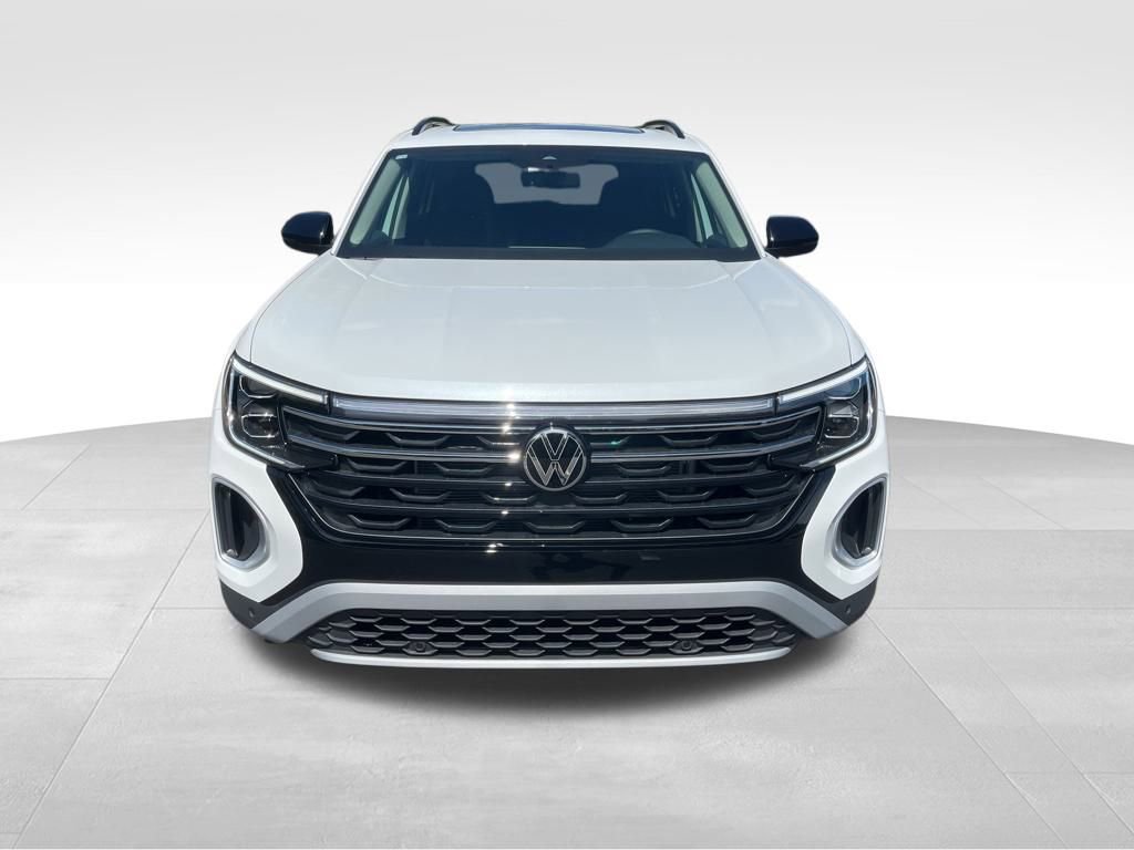 New 2026 Volkswagen Atlas Peak Edition image 3