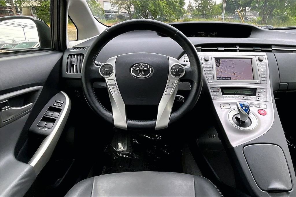Used 2015 Toyota Prius Five w/ Advanced Technology Package FWD image 7