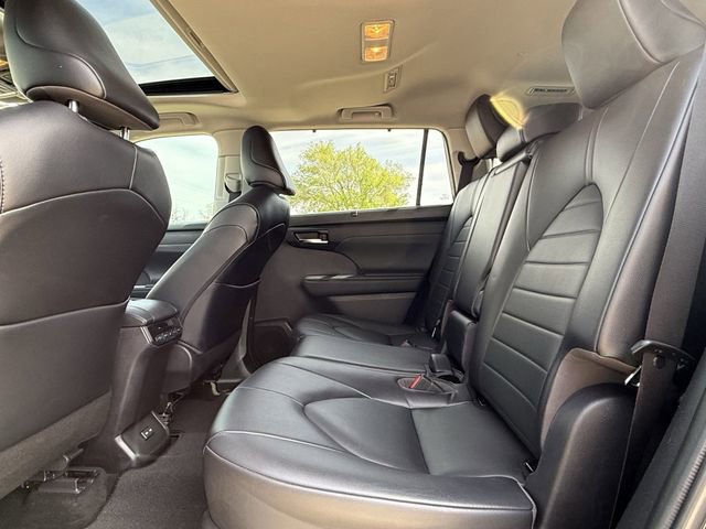 Used 2022 Toyota Highlander XLE image 30