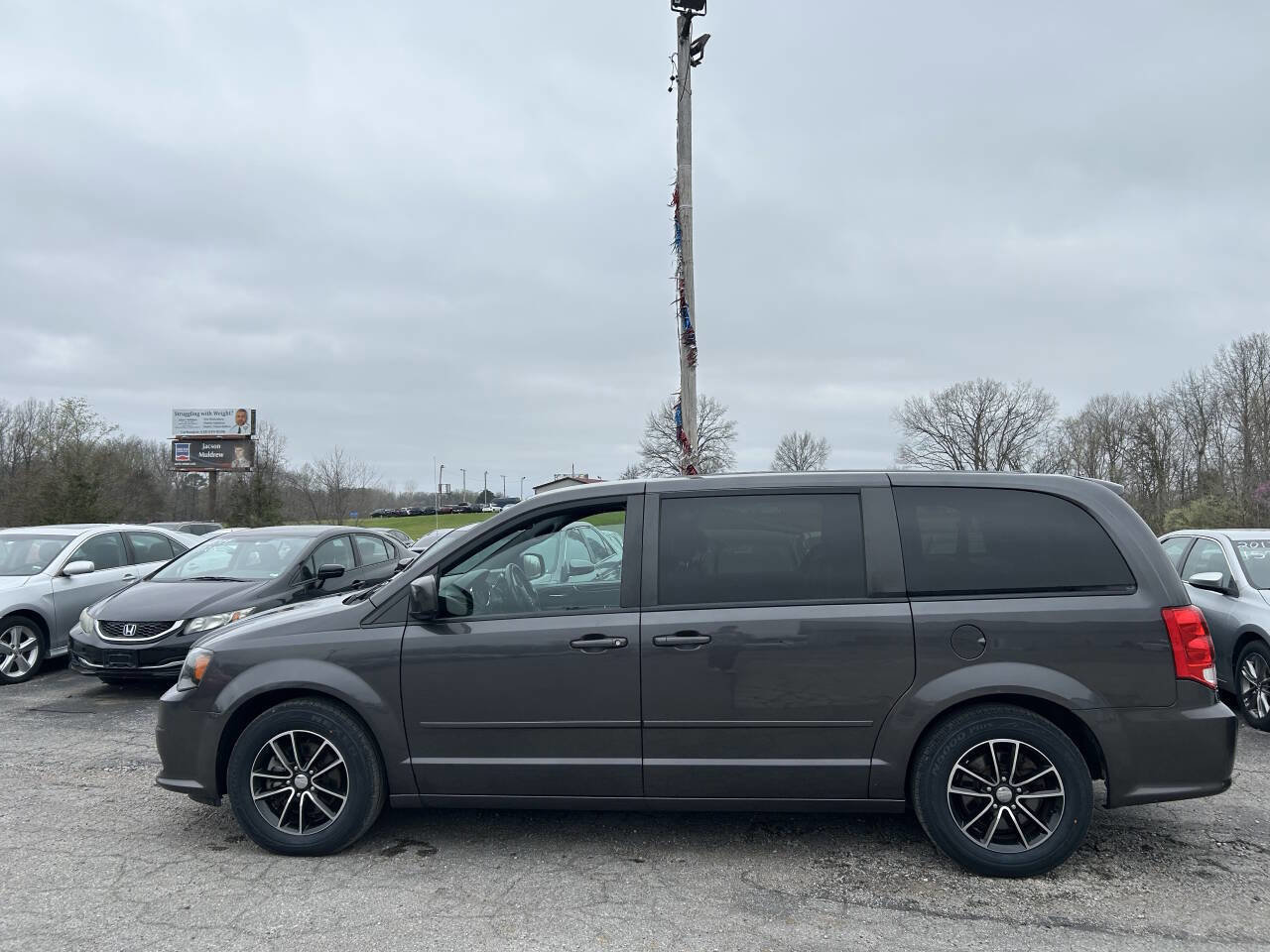 Used 2016 Dodge Grand Caravan SXT image 4