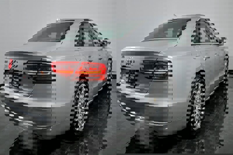 Used 2014 Audi A8 3.0T w/ Premium Package image 10