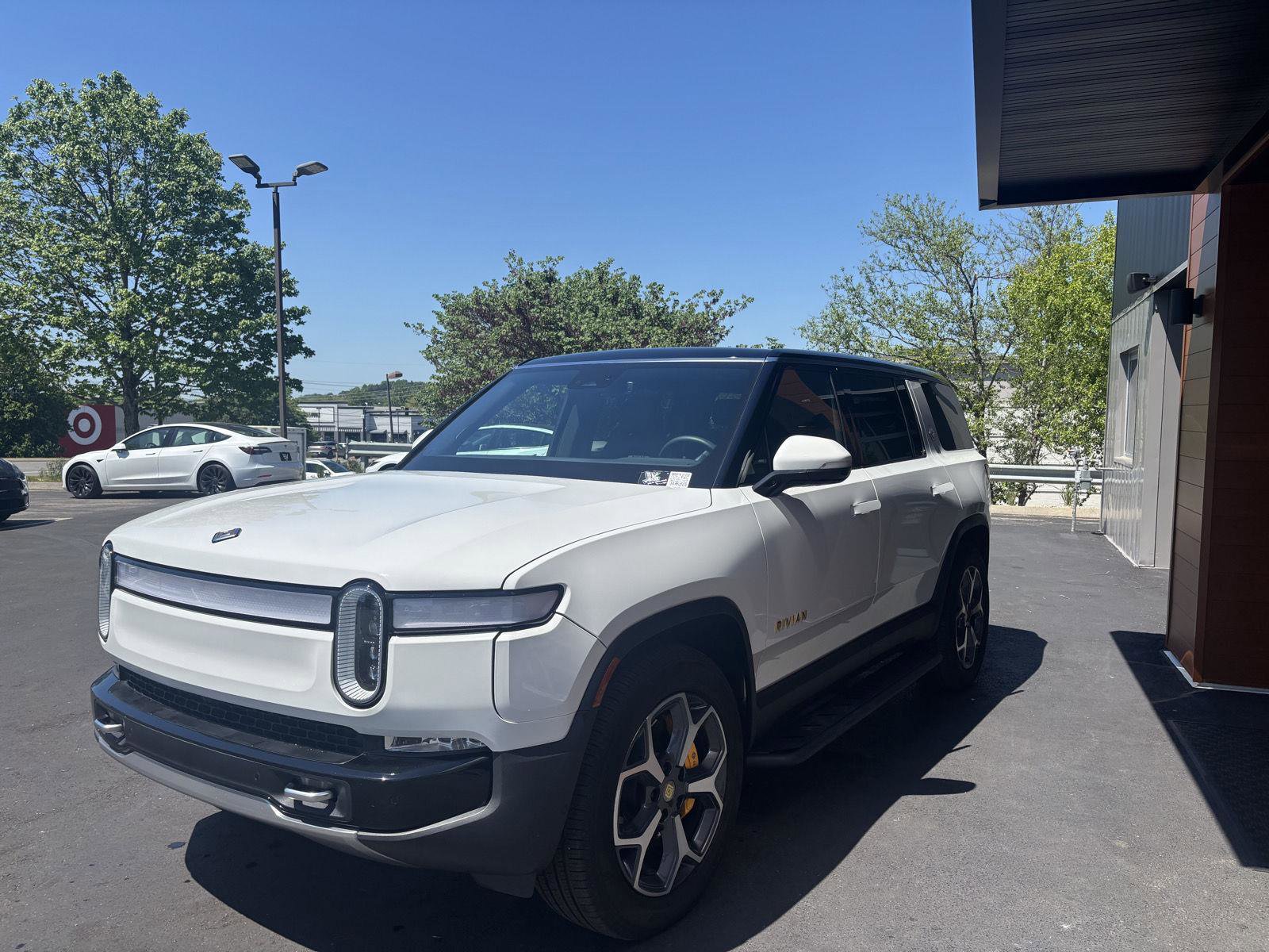 Used 2023 Rivian R1S Adventure AWD/4WD image 4