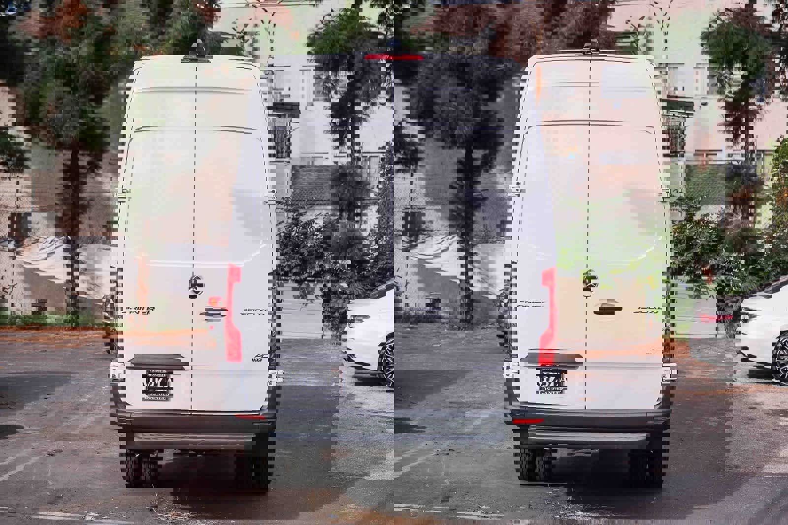 Used 2025 Mercedes-Benz Sprinter 3500 image 5