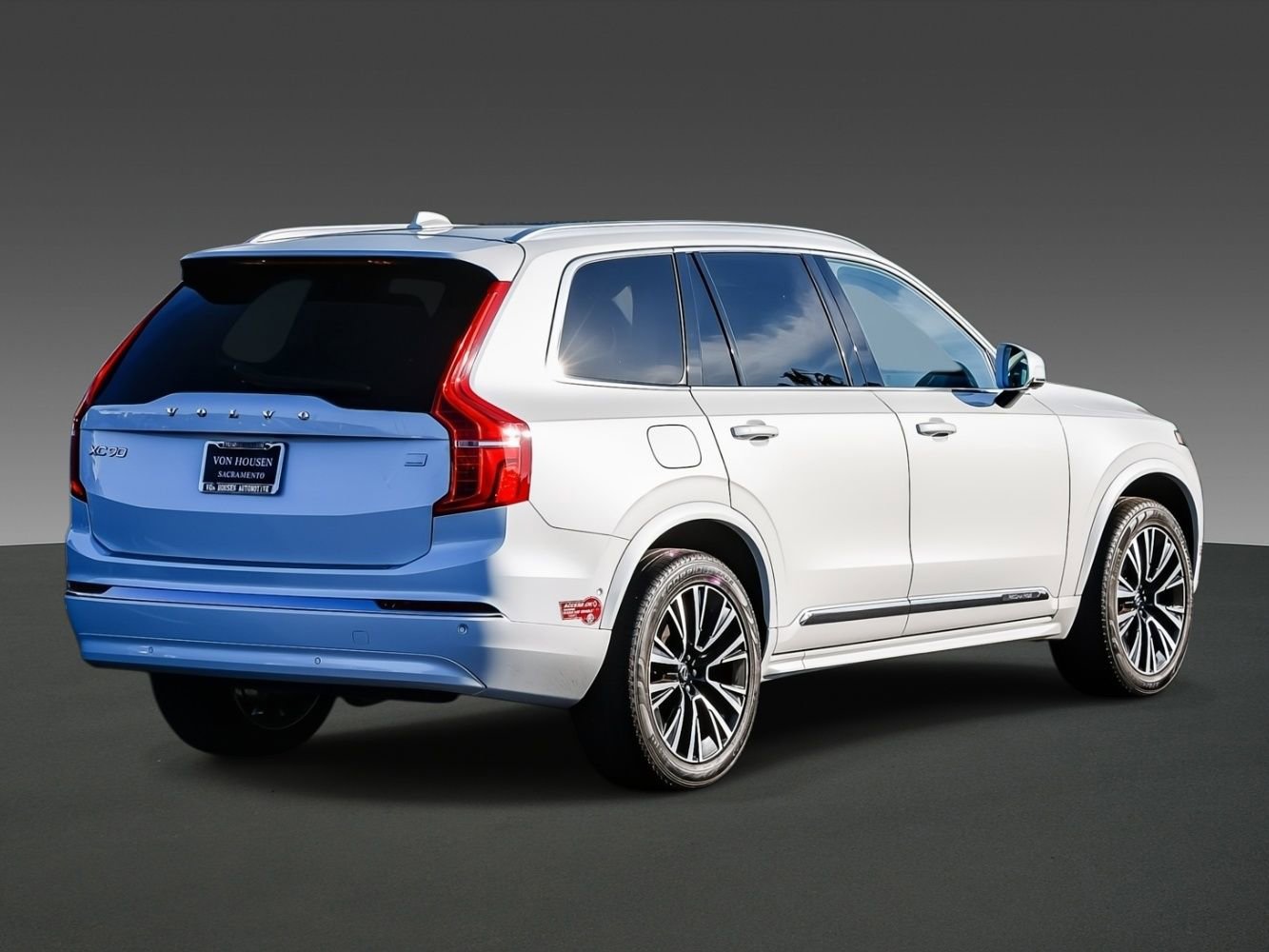 Used 2023 Volvo XC90 T8 Plus image 4