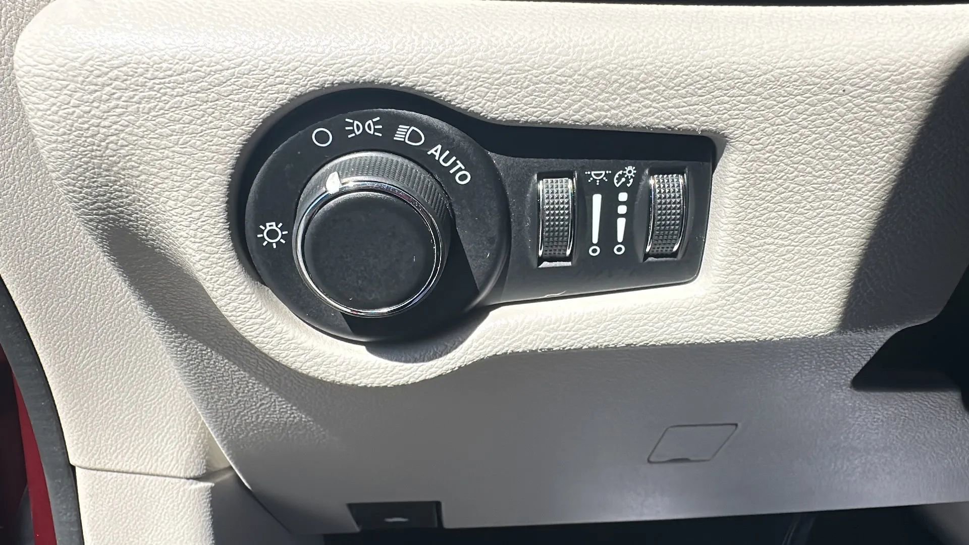 Used 2021 Chrysler Voyager Lxi image 20