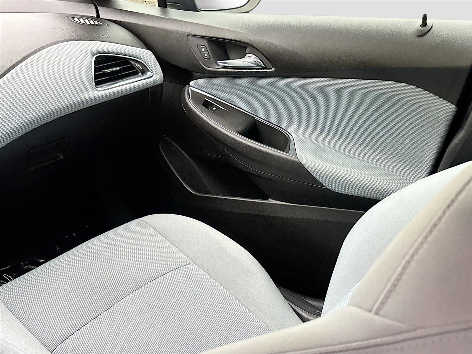 Used 2019 Chevrolet Cruze LT w/ Convenience Package FWD image 23