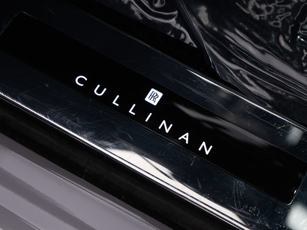 Certified 2025 Rolls-Royce Cullinan AWD/4WD image 14