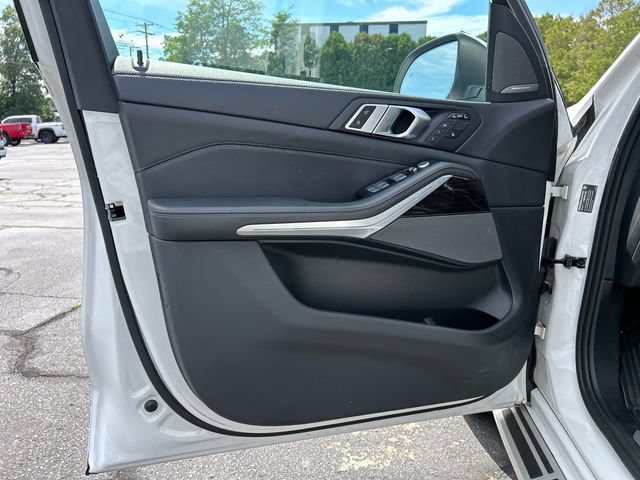 Used 2024 BMW X7 xDrive40i AWD/4WD image 9