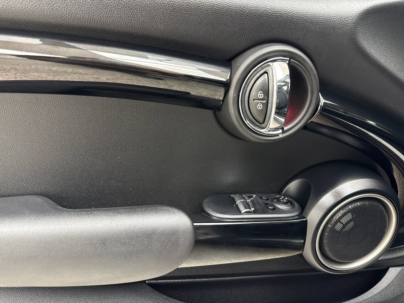 Used 2015 MINI Cooper S FWD image 32