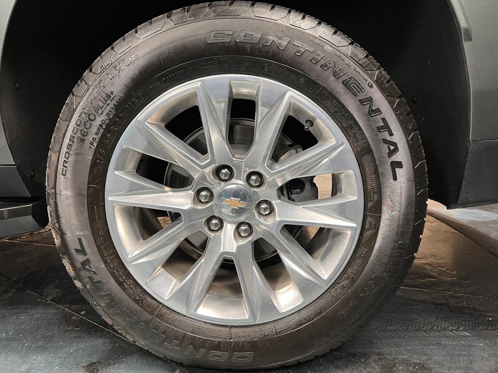 Used 2024 Chevrolet Suburban Premier w/ Premium Package 2 AWD/4WD image 35