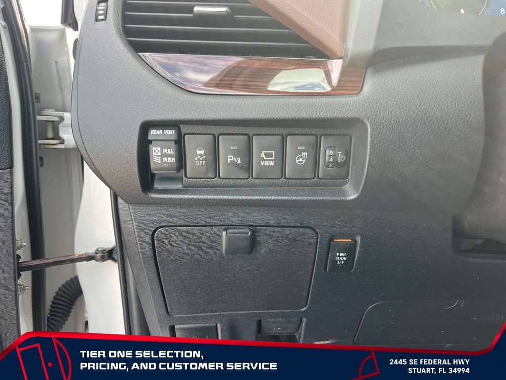 Used 2018 Toyota Sienna Limited Premium FWD image 26