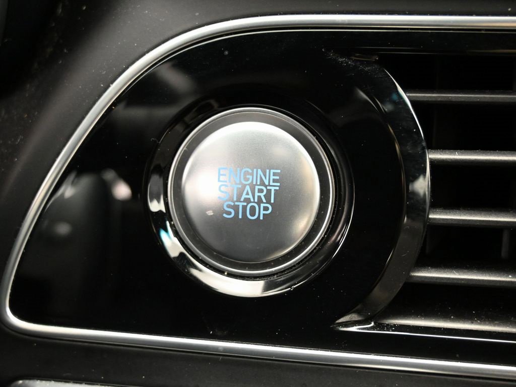 Used 2023 Genesis G70 2.0T image 21