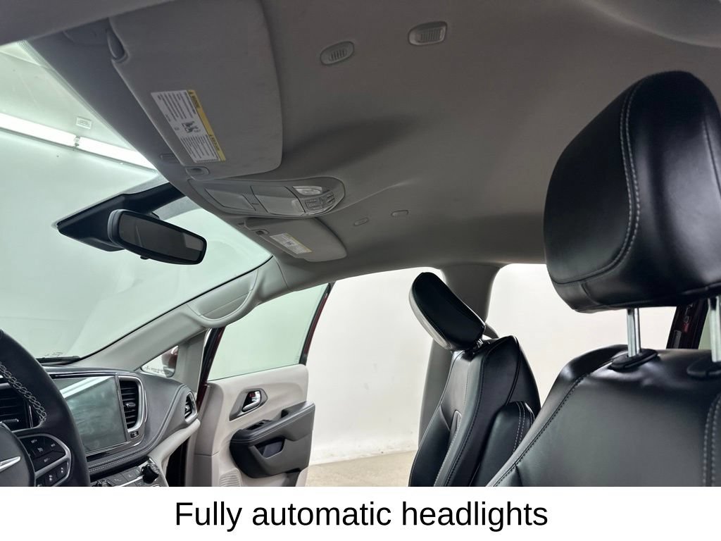 Used 2023 Chrysler Pacifica Touring-L AWD/4WD image 33