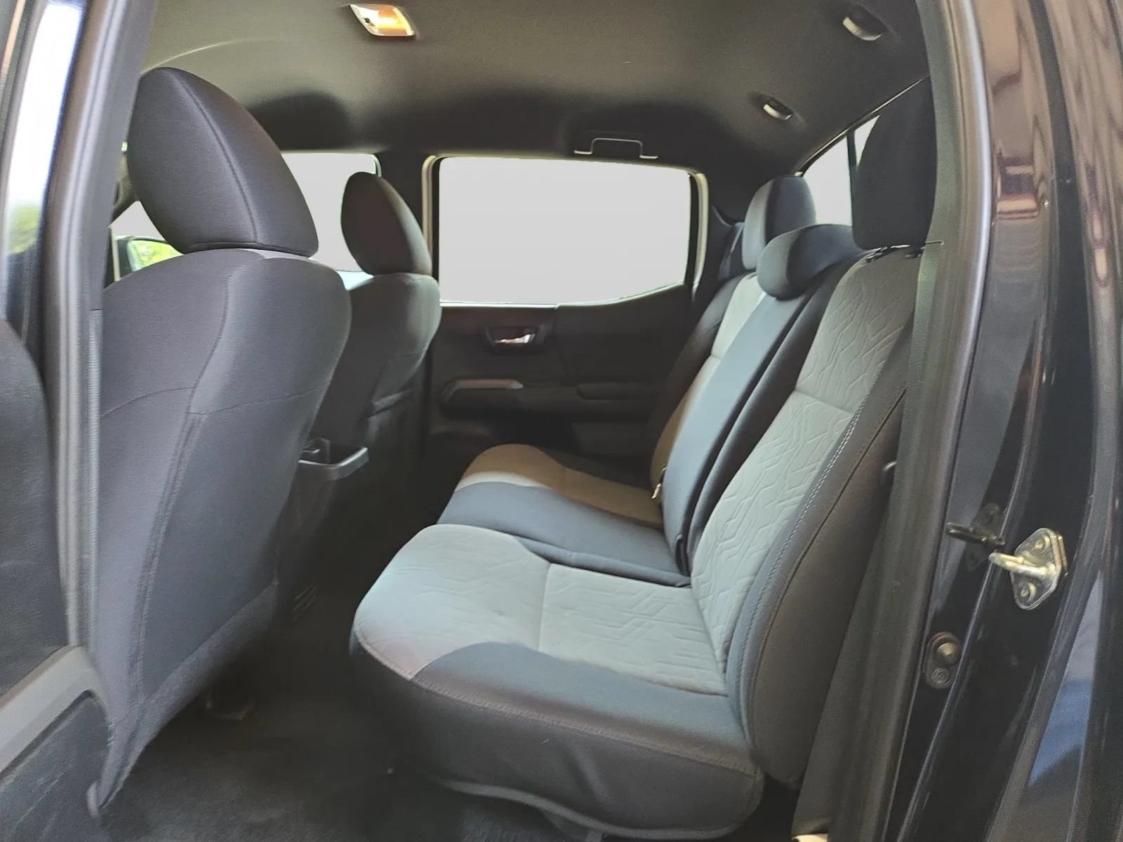 Used 2022 Toyota Tacoma TRD Off-Road RWD image 25