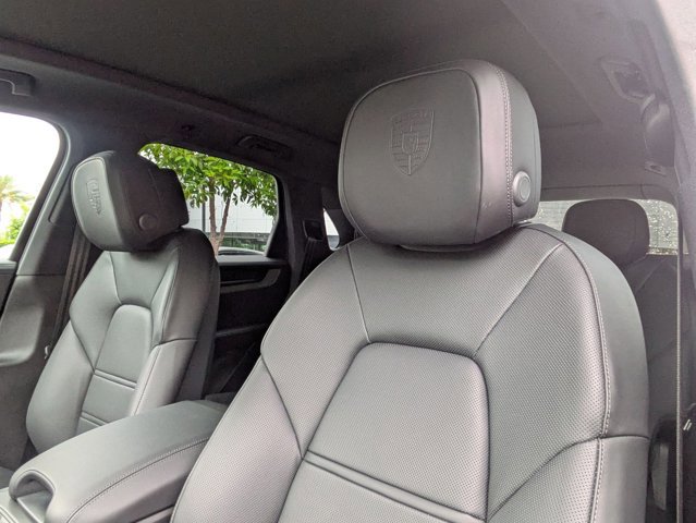 Certified 2025 Porsche Cayenne AWD/4WD image 5