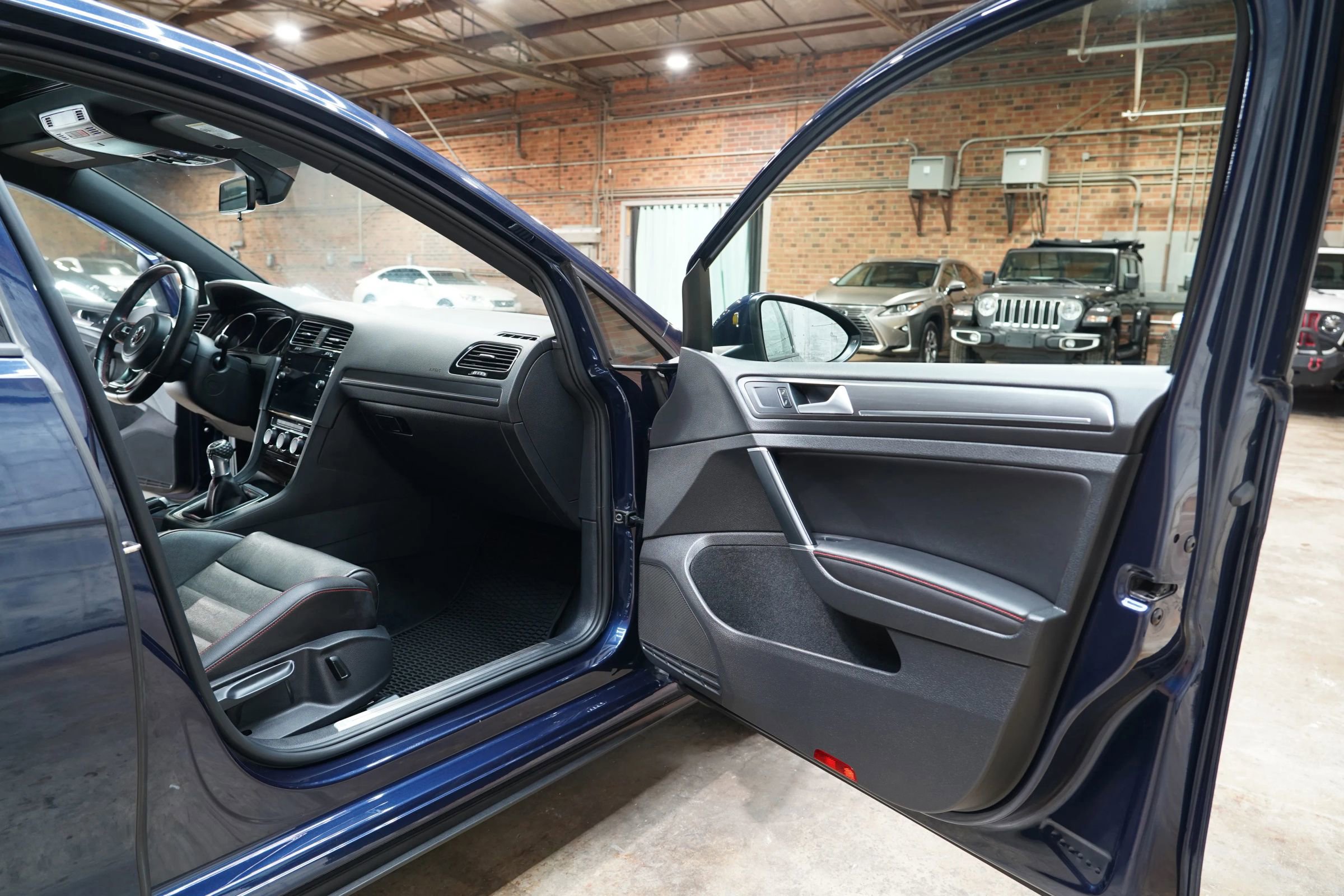 Used 2018 Volkswagen GTI SE w/ SE Leather Package image 47