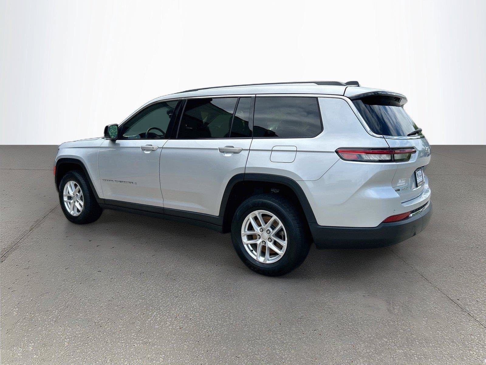 Used 2022 Jeep Grand Cherokee L Laredo w/ Luxury Tech Group I AWD/4WD image 6