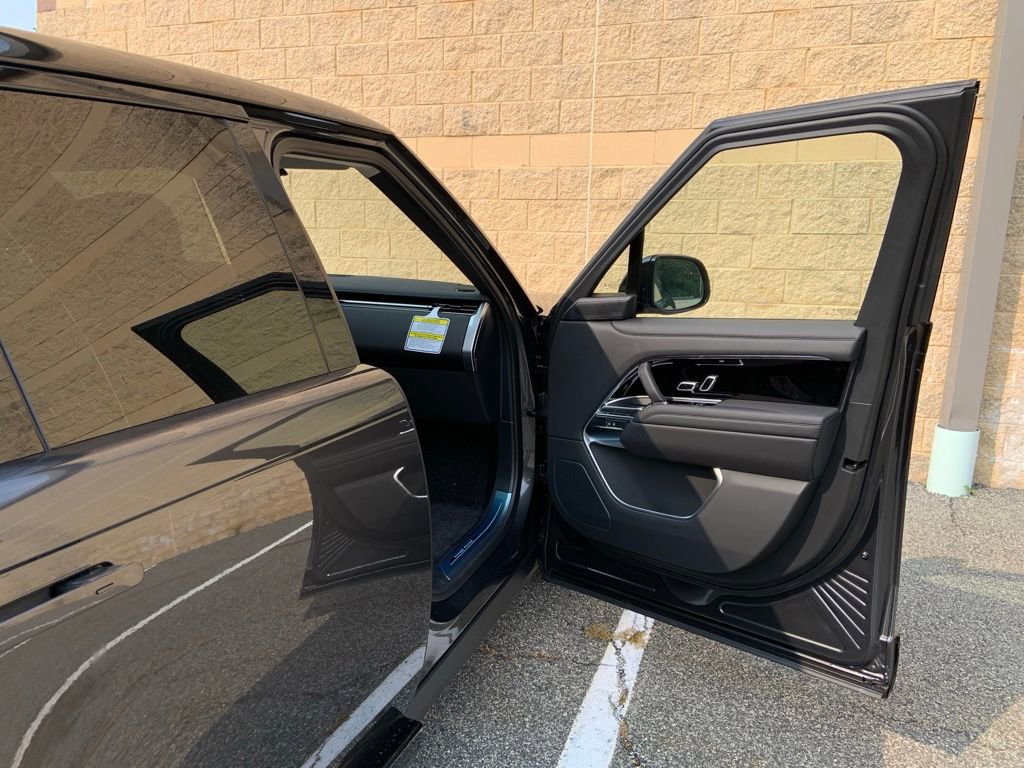 New 2025 Land Rover Range Rover SE image 14