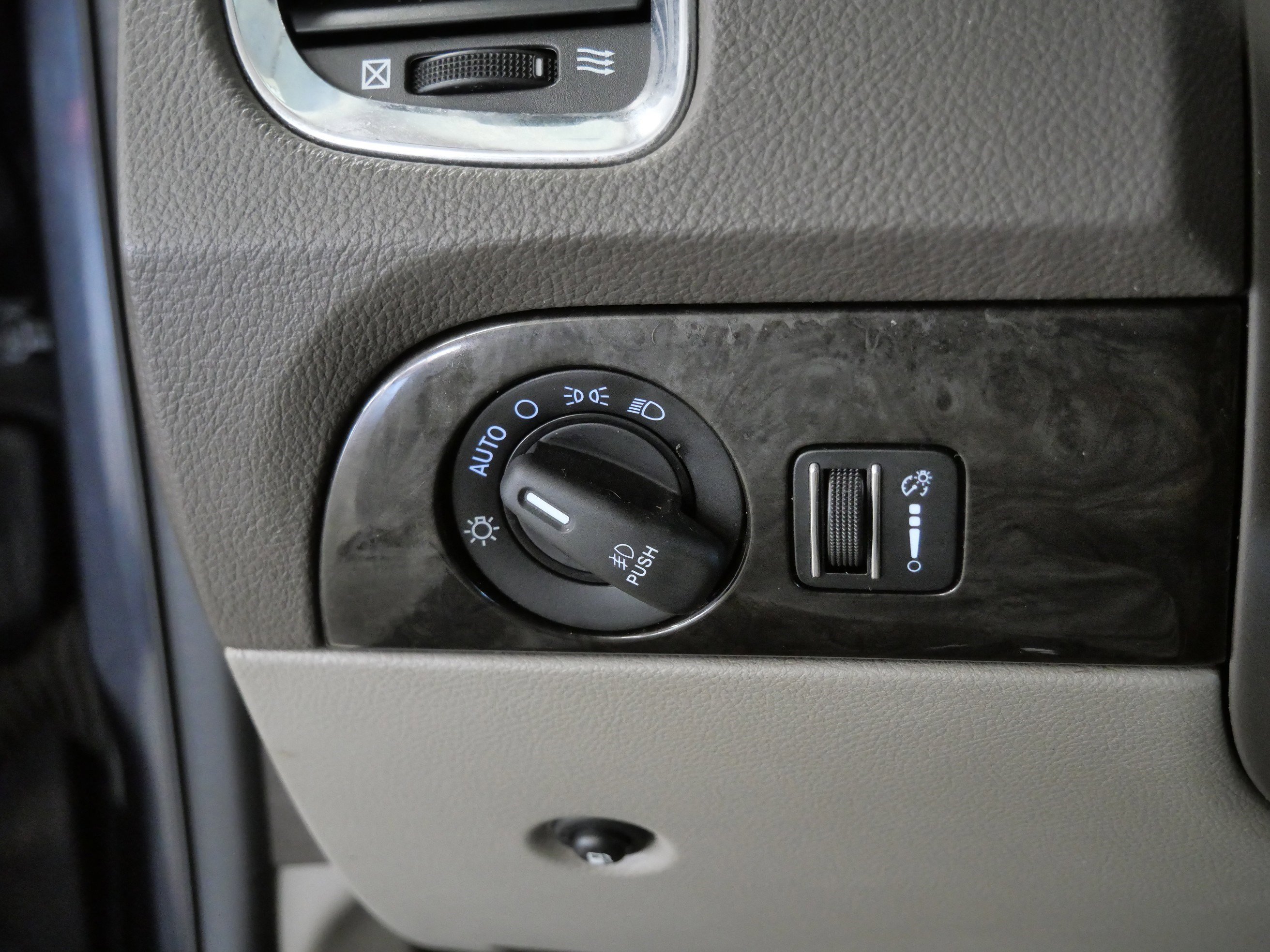 Used 2013 Dodge Durango Crew w/ Crew Convenience Group image 26