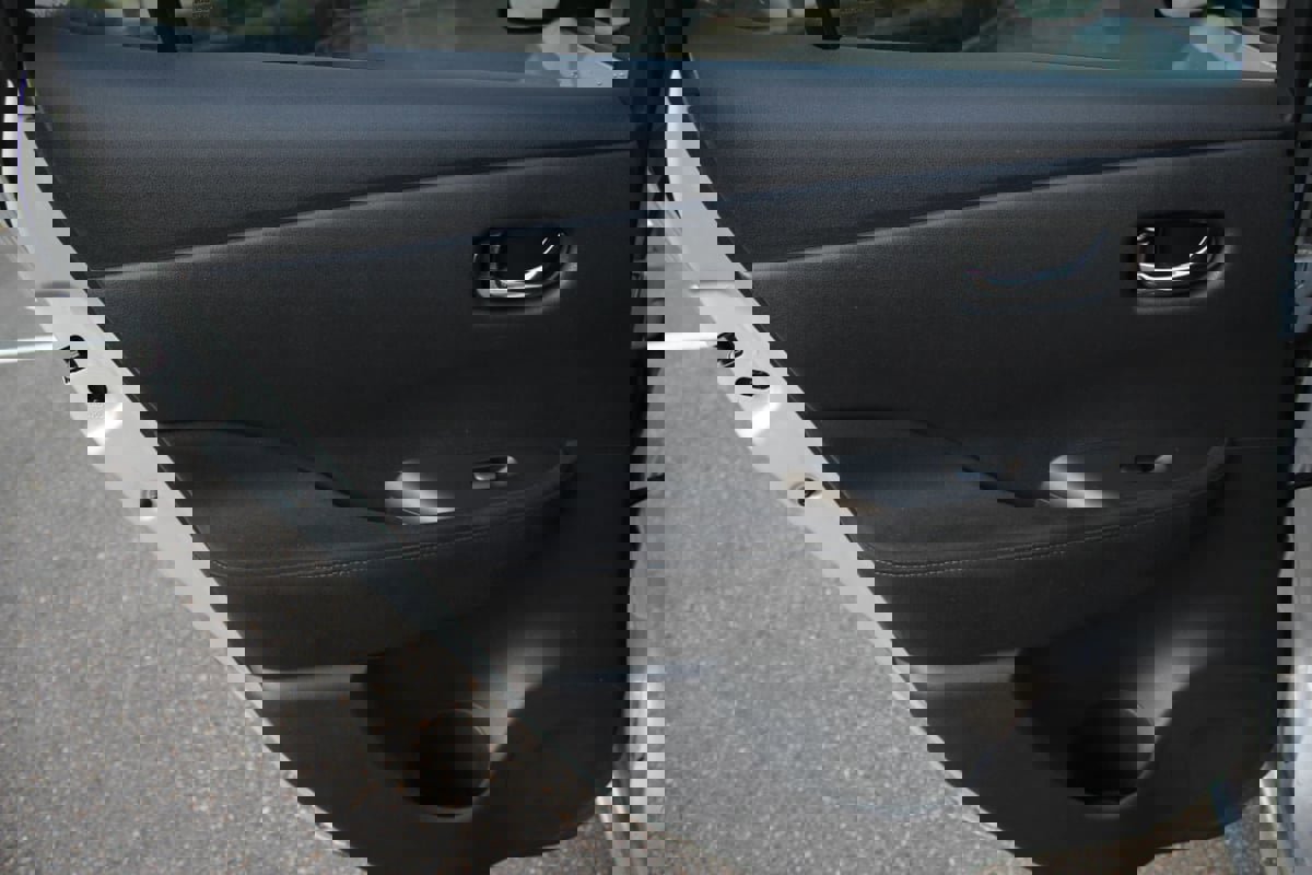 Used 2014 Nissan Leaf S w/ Charge Package image 17