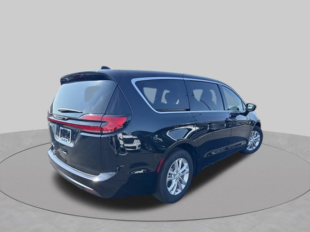 Used 2027 Chrysler Pacifica Select FWD image 4