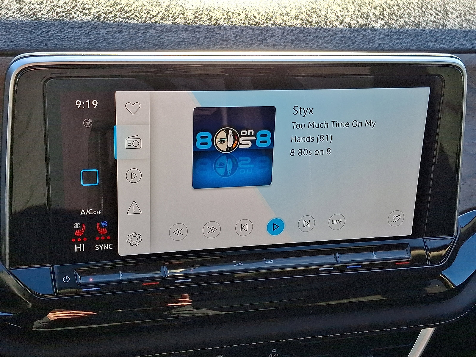 New 2025 Volkswagen Atlas SE image 11