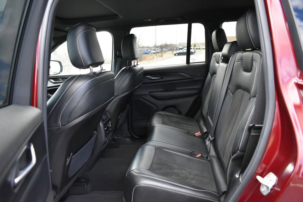 Used 2024 Jeep Grand Cherokee Altitude image 28