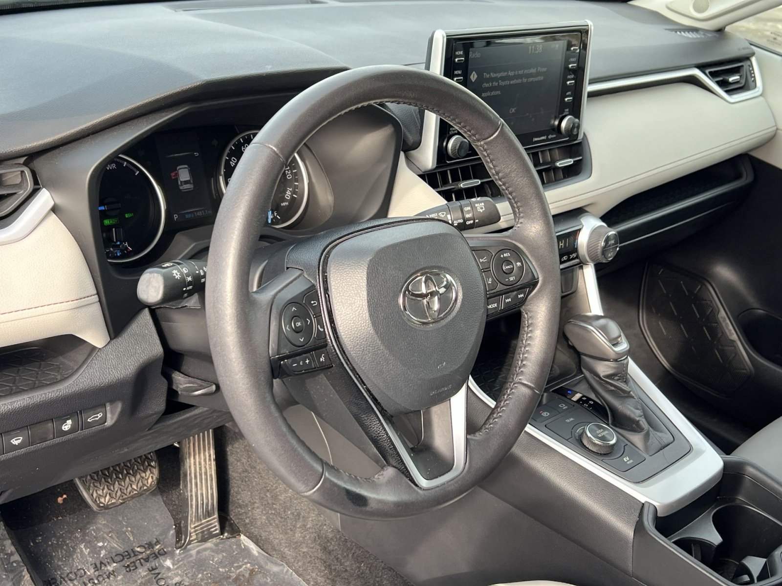 Used 2021 Toyota RAV4 XLE Premium image 17