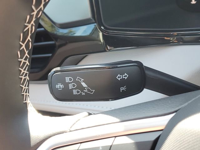 New 2025 Volkswagen Taos S image 15