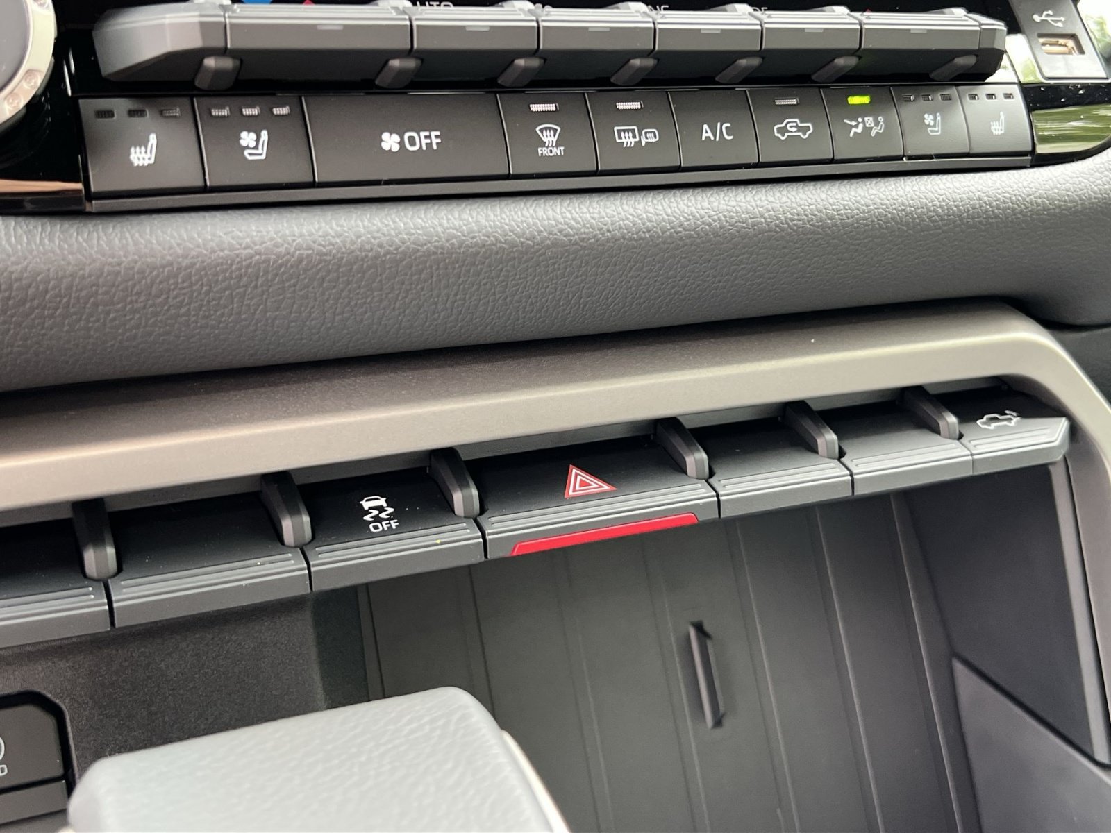 New 2026 Toyota Tundra Limited AWD/4WD image 26