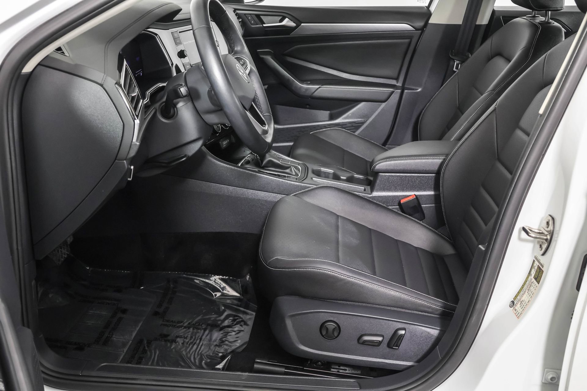 Used 2024 Volkswagen Jetta SE w/ Panoramic Sunroof Package image 22