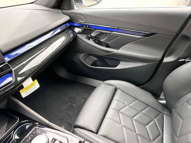 New 2027 BMW 530i xDrive w/ Premium Package AWD/4WD image 18