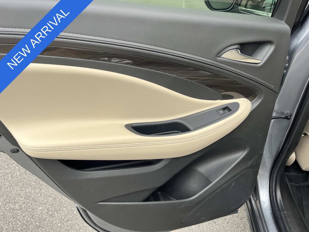 Used 2020 Buick Envision Preferred image 17