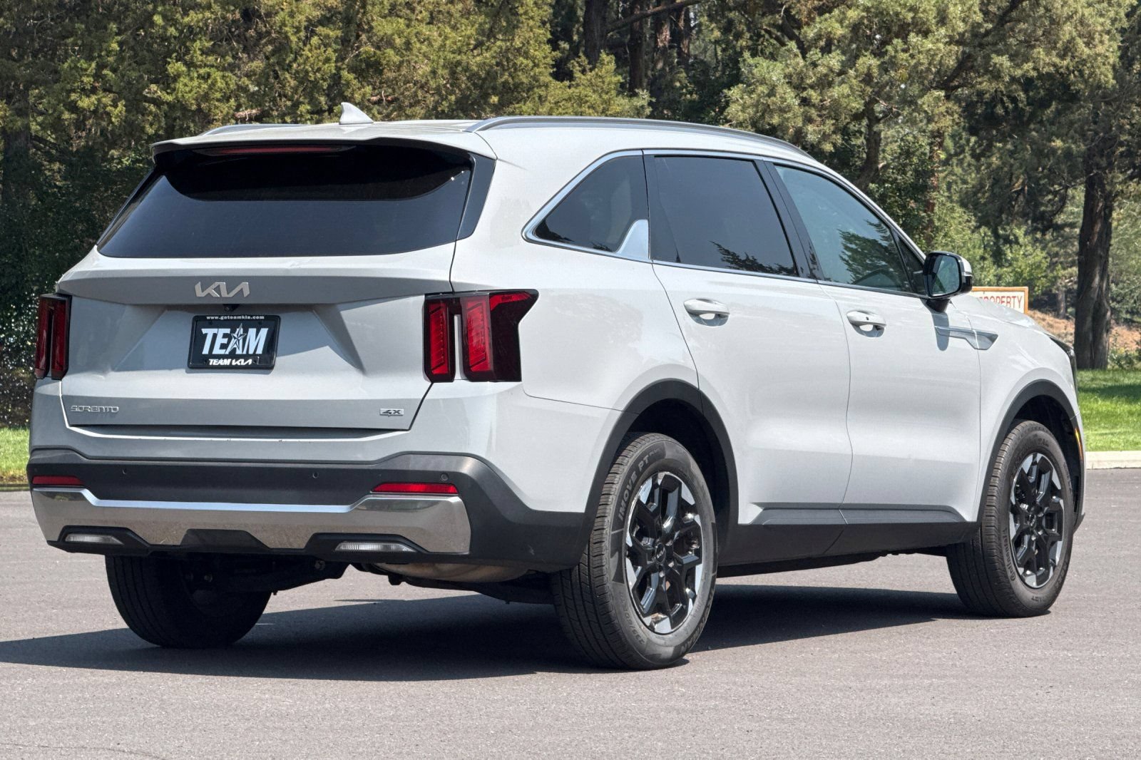 Used 2025 Kia Sorento S AWD/4WD image 4