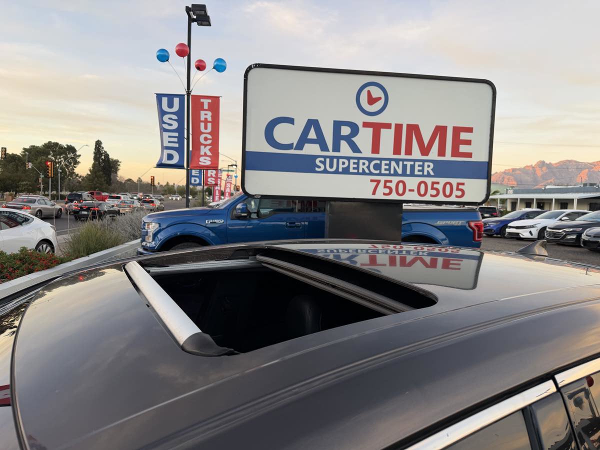 Used 2019 Toyota Avalon XLE w/ Moonroof Package FWD image 9