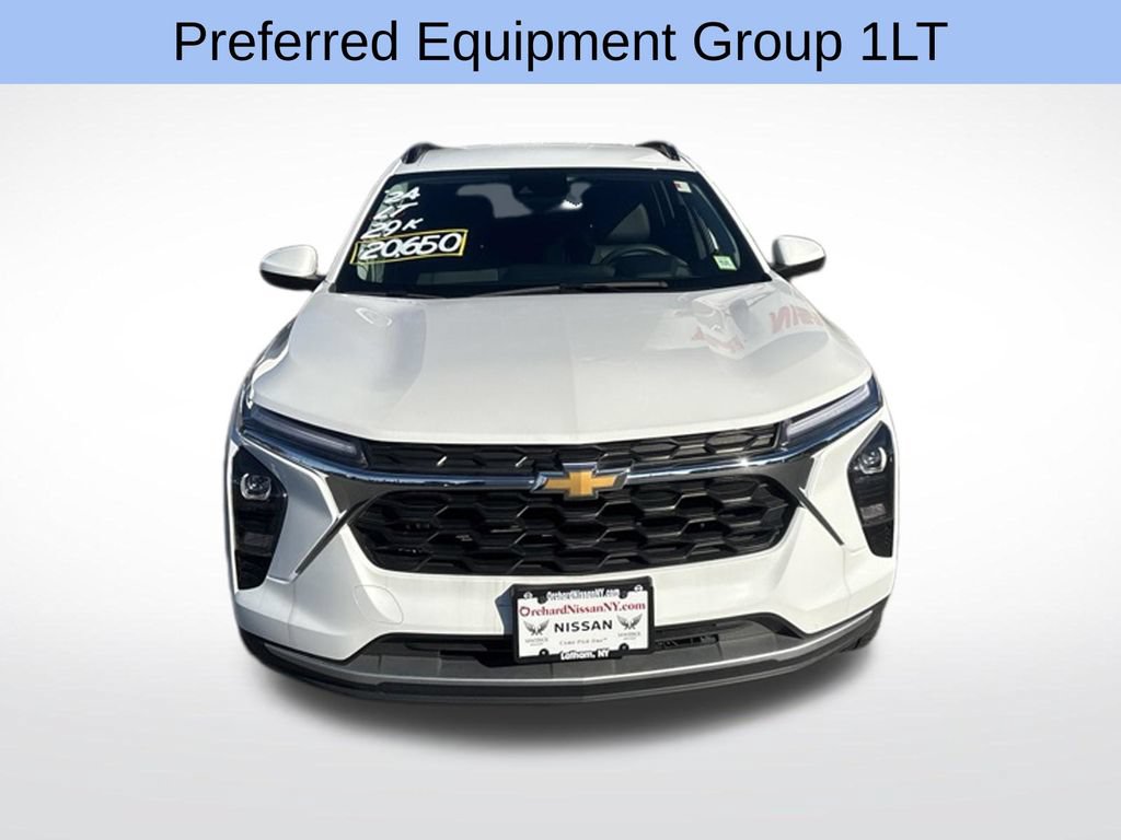 Used 2024 Chevrolet Trax LT FWD image 2