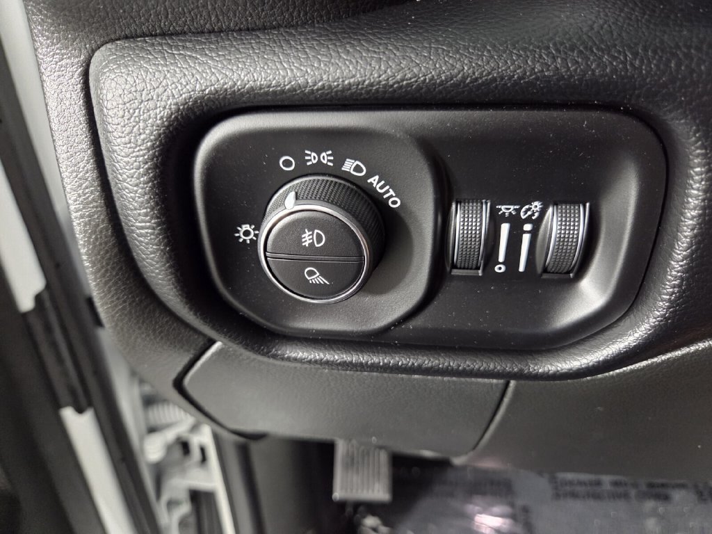 Used 2026 RAM 2500 Laramie AWD/4WD image 21