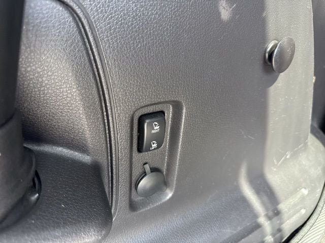 Used 2013 Lincoln MKX AWD image 23