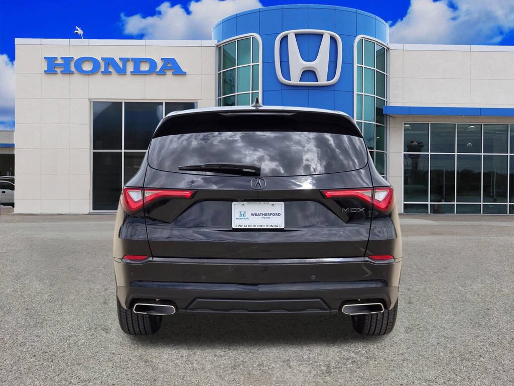 Used 2023 Acura MDX w/ Technology Package FWD image 4
