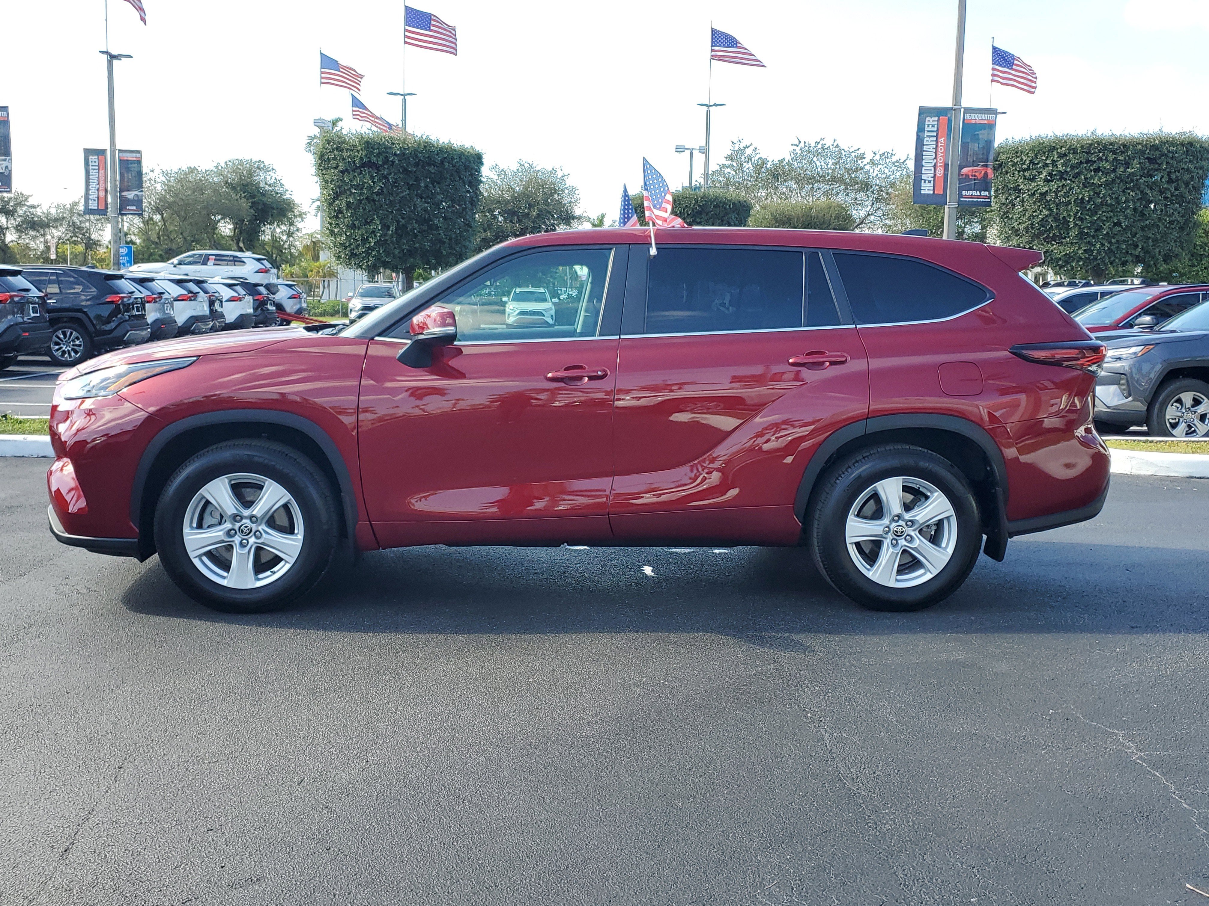 Used 2025 Toyota Highlander LE image 7