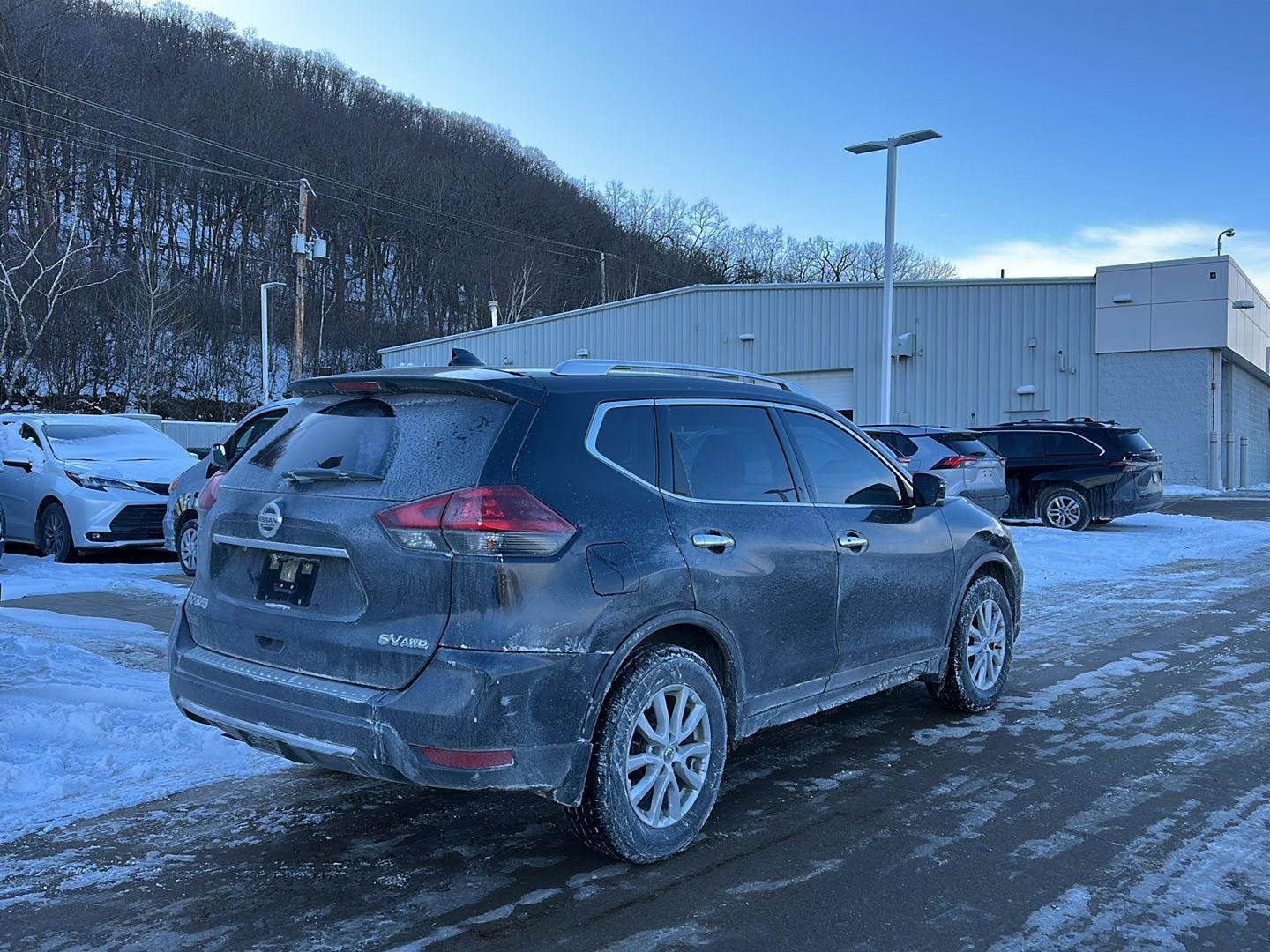 Used 2018 Nissan Rogue SV w/ Sun & Sound Touring Package image 9