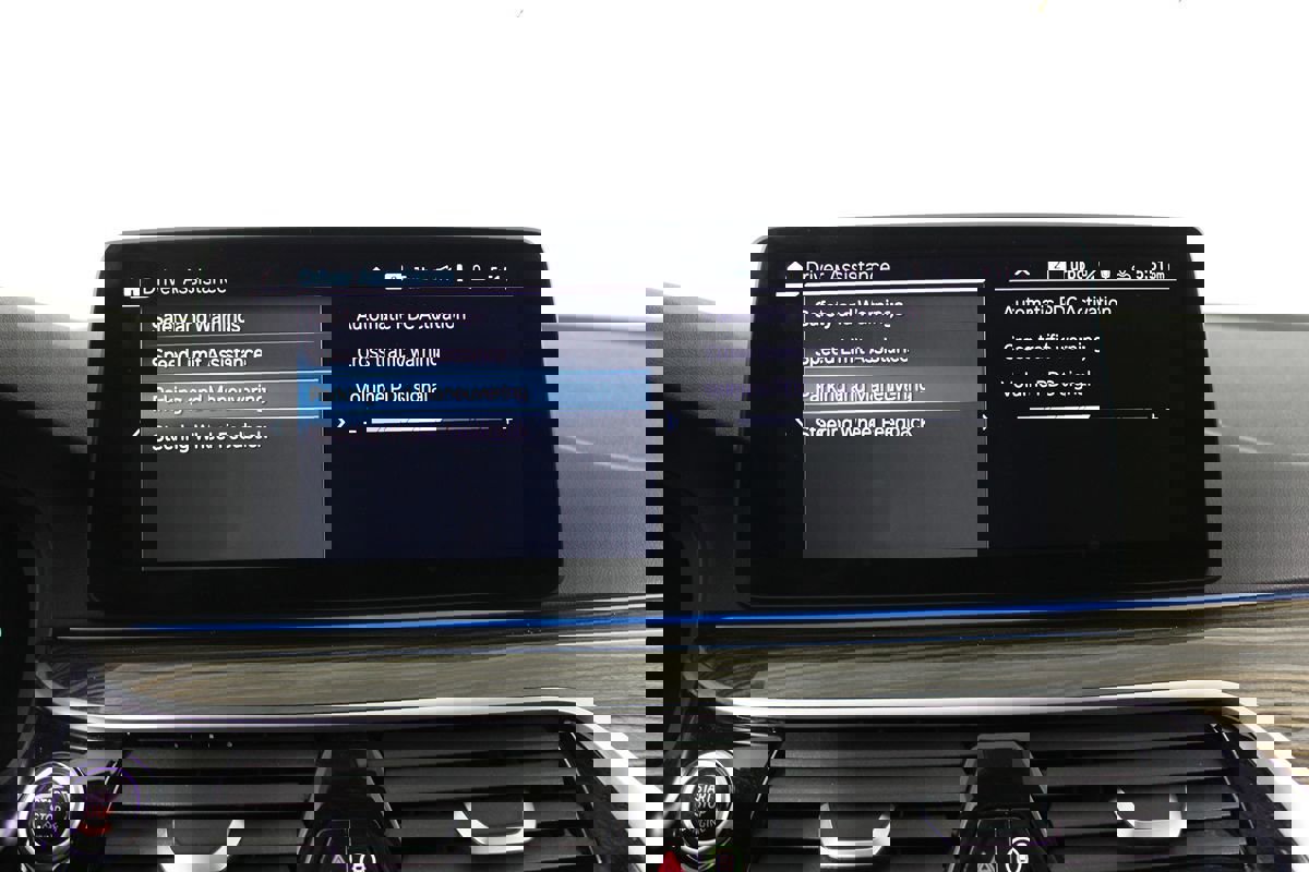 Used 2023 BMW 530e w/ M Sport Package image 14