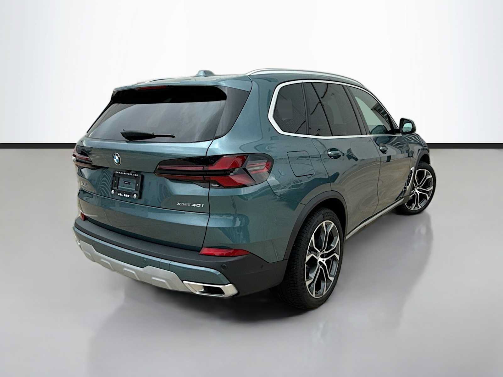 Used 2026 BMW X5 xDrive40i AWD/4WD image 3
