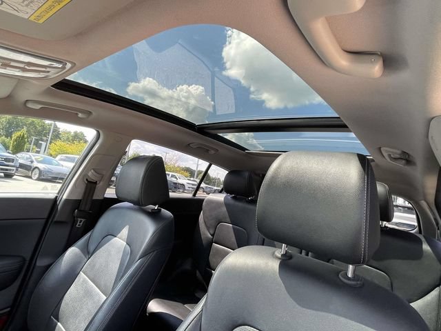 Certified 2022 Kia Sportage EX w/ EX Technology Package FWD image 18