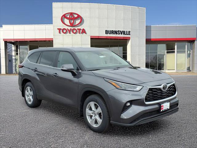 Certified 2024 Toyota Highlander LE AWD/4WD image 1