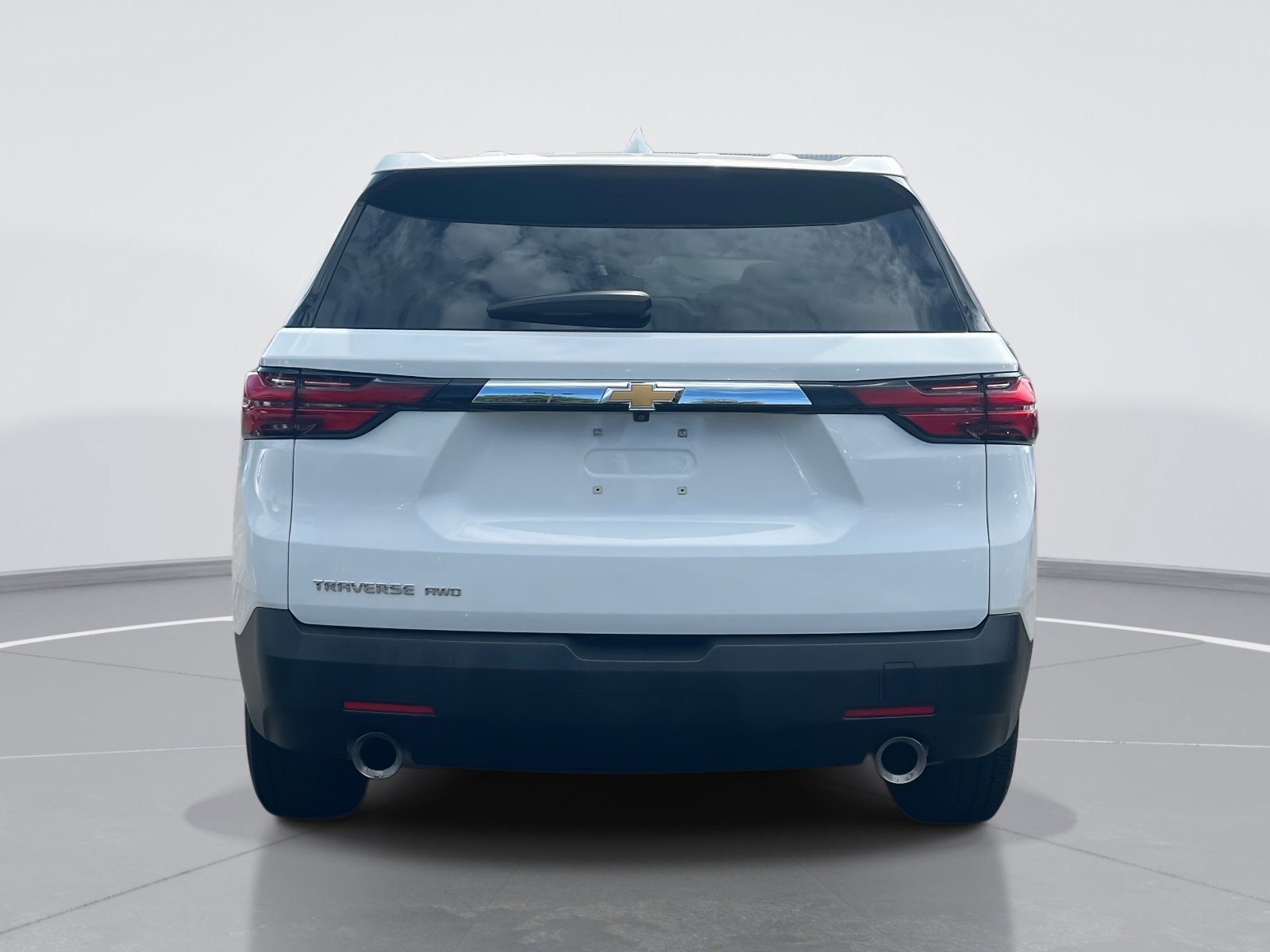 Used 2023 Chevrolet Traverse LS image 5